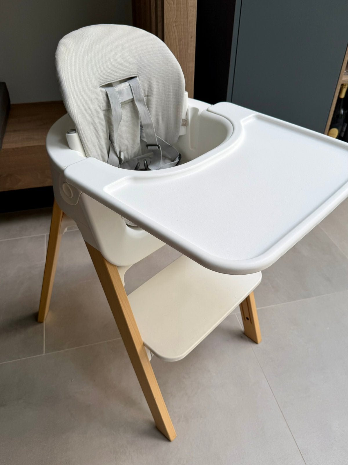 Stokke Steps Stoel Complete Set met Babyset en Tray, Kinderen en Baby's, Kinderstoelen, Ophalen, Gebruikt, Meegroeistoel, Gordel(s)