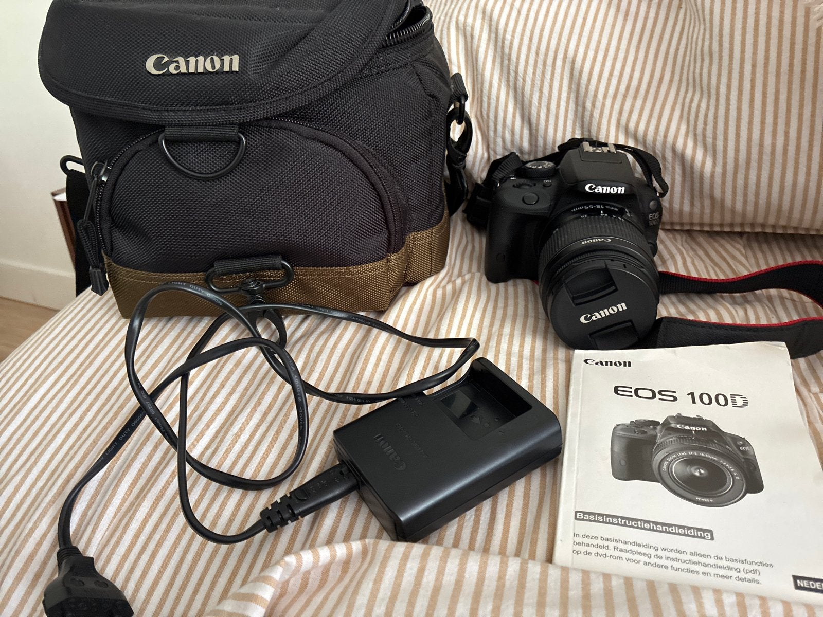 Canon EOS 100D Spiegelreflexcamera met tas en oplader, Spiegelreflex, Canon, Ophalen of Verzenden, Zo goed als nieuw
