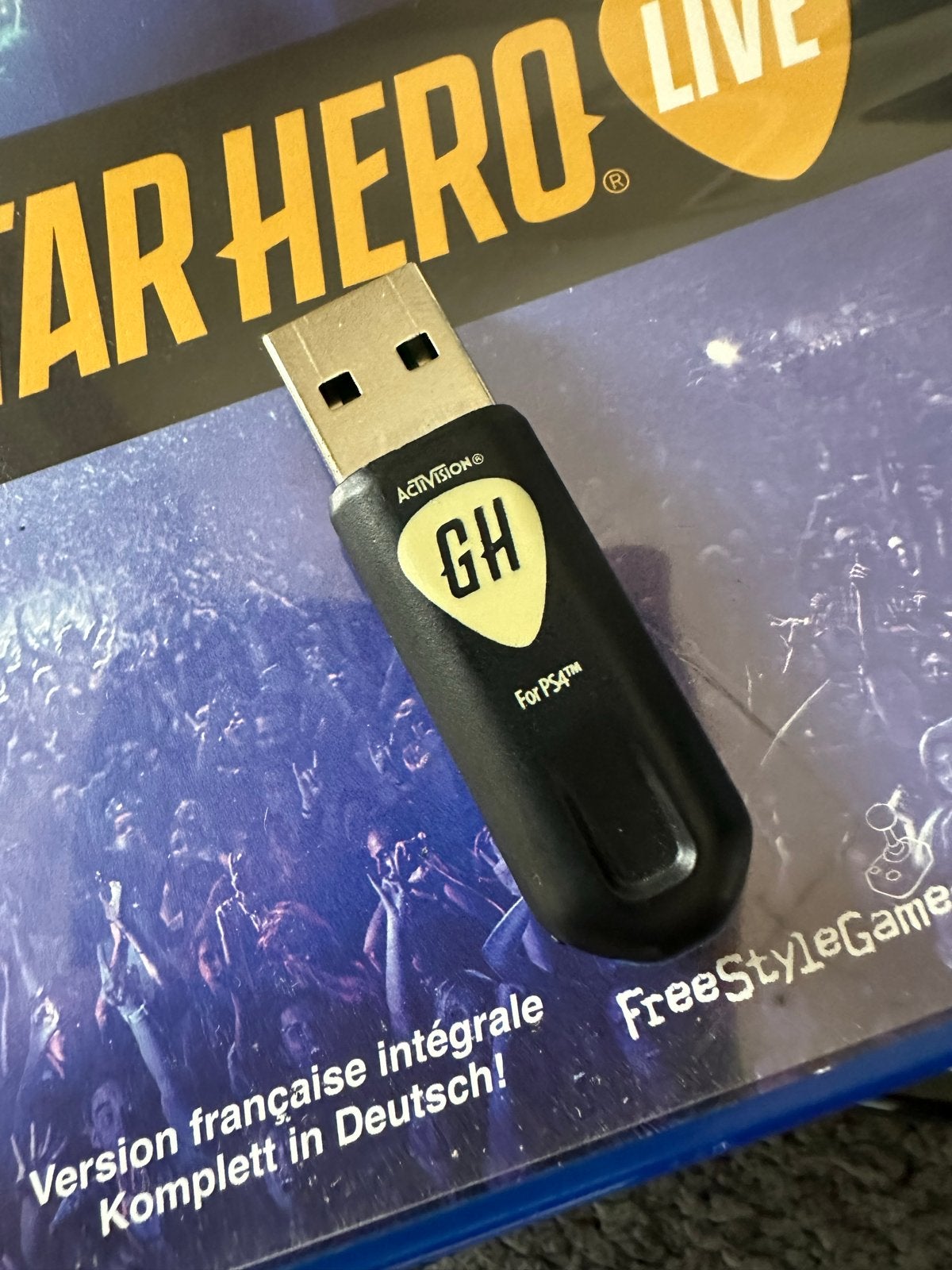 Guitar Hero Live Gitaar + Dongel voor PS4 en PS5, Spelcomputers en Games, B, Muziek, S, C