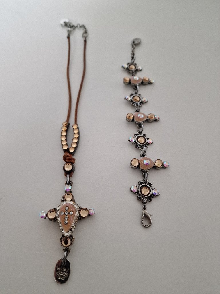 Bibi ketting en armband, Ophalen of Verzenden, Zo goed als nieuw, Overige materialen, Met strass
