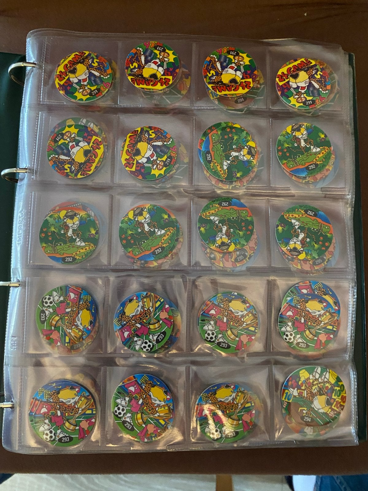 verzameling Flippo's in map - 24 game flippo’s 391 combi’s, Ophalen of Verzenden, Cheetos 24 Game, Verzameling, Met verzamelmap(pen)