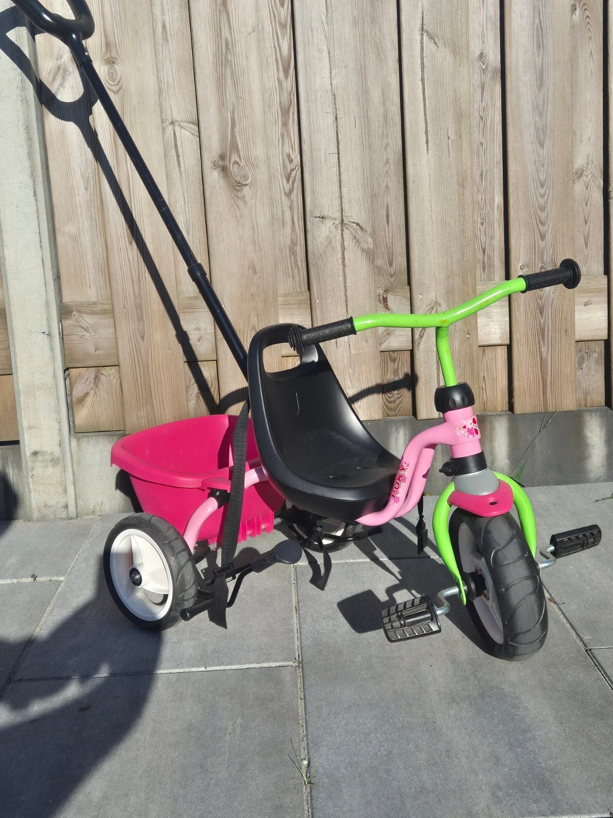 Puky driewieler roze/groen met duwstang, Ophalen, Gebruikt, Puky, Duwstang