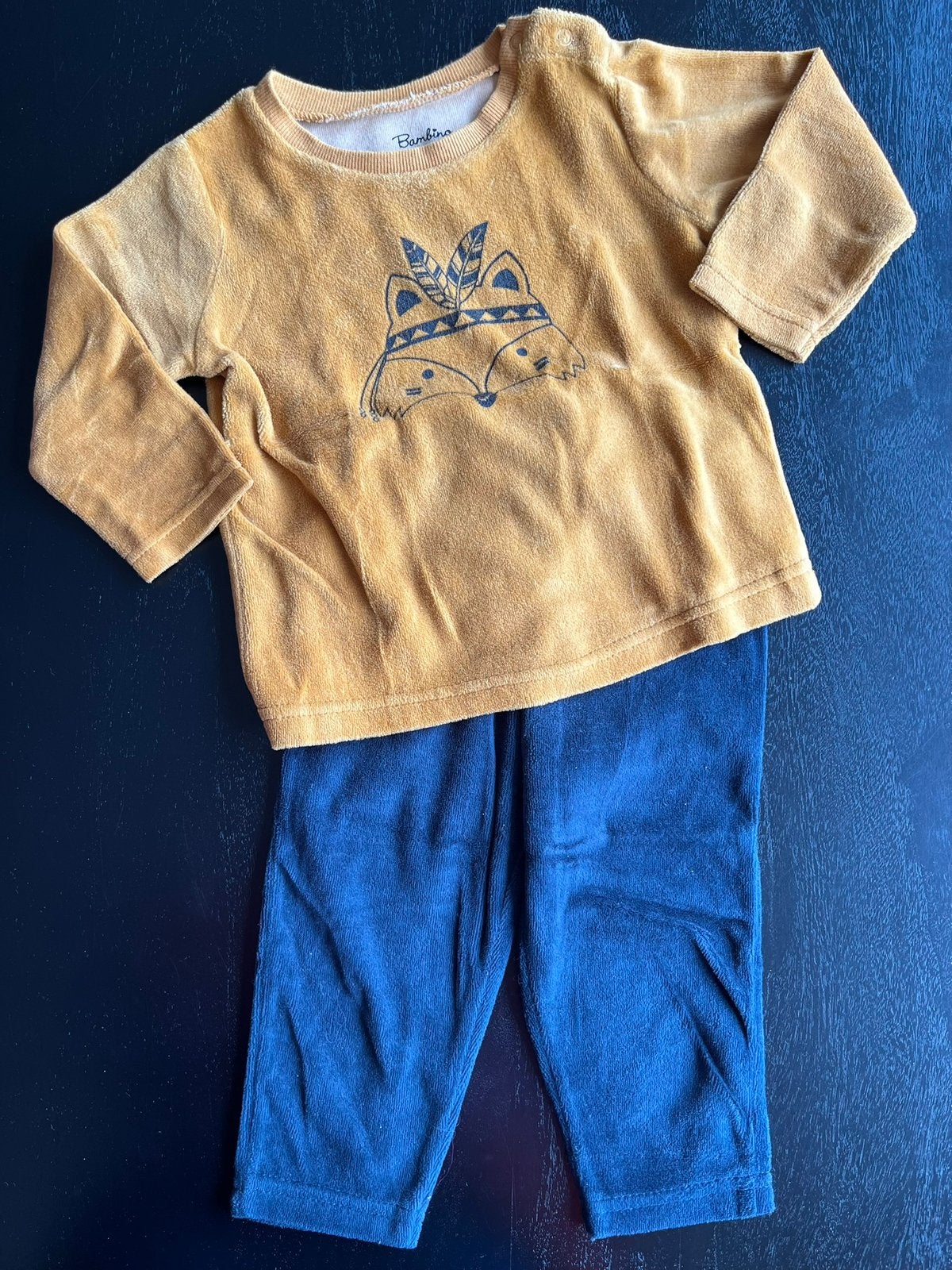 Maat 74/80 Bambino zachte pyama oker geel met blauw, Ophalen of Verzenden, Zo goed als nieuw, Jongetje, Nacht- of Onderkleding