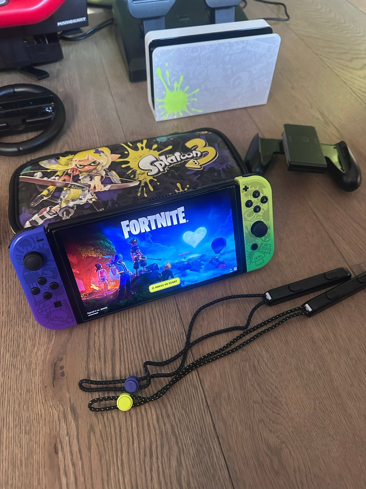 Nintendo Switch OLED Splatoon 3 Edition met accessoires, Ophalen, Zo goed als nieuw, Met 3 controllers of meer, Switch OLED