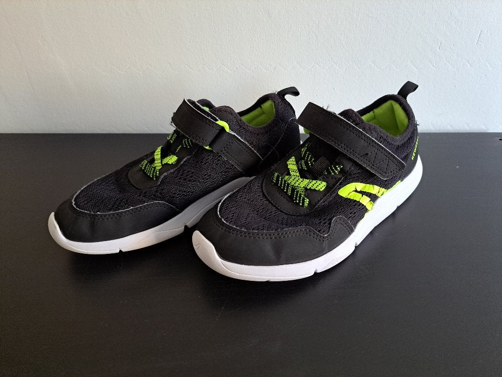 Gymschoenen zwart met geel Decathlon - maat 35, Gebruikt, Sportschoenen, Decathlon, Ophalen of Verzenden