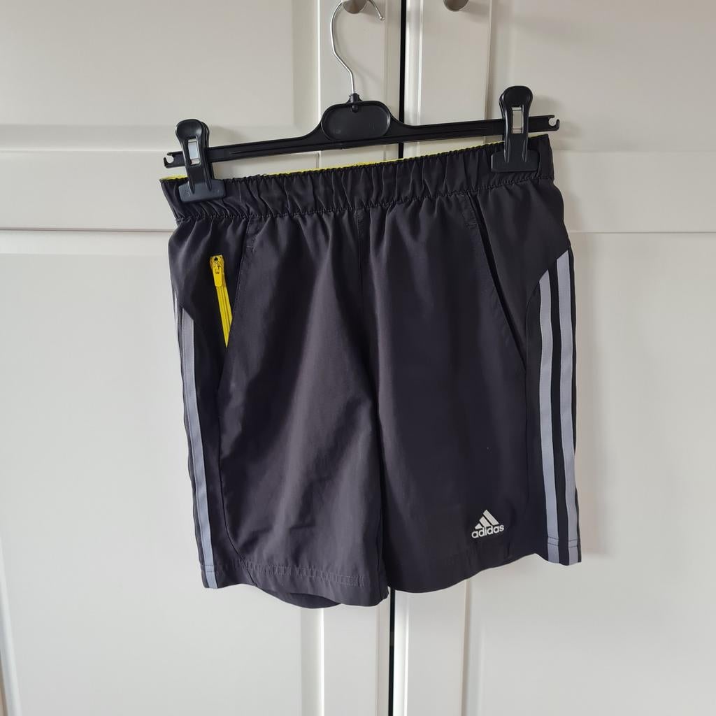 Adidas ClimaCool Sportshort maat 122-128, Ophalen of Verzenden, Gebruikt, Jongen of Meisje