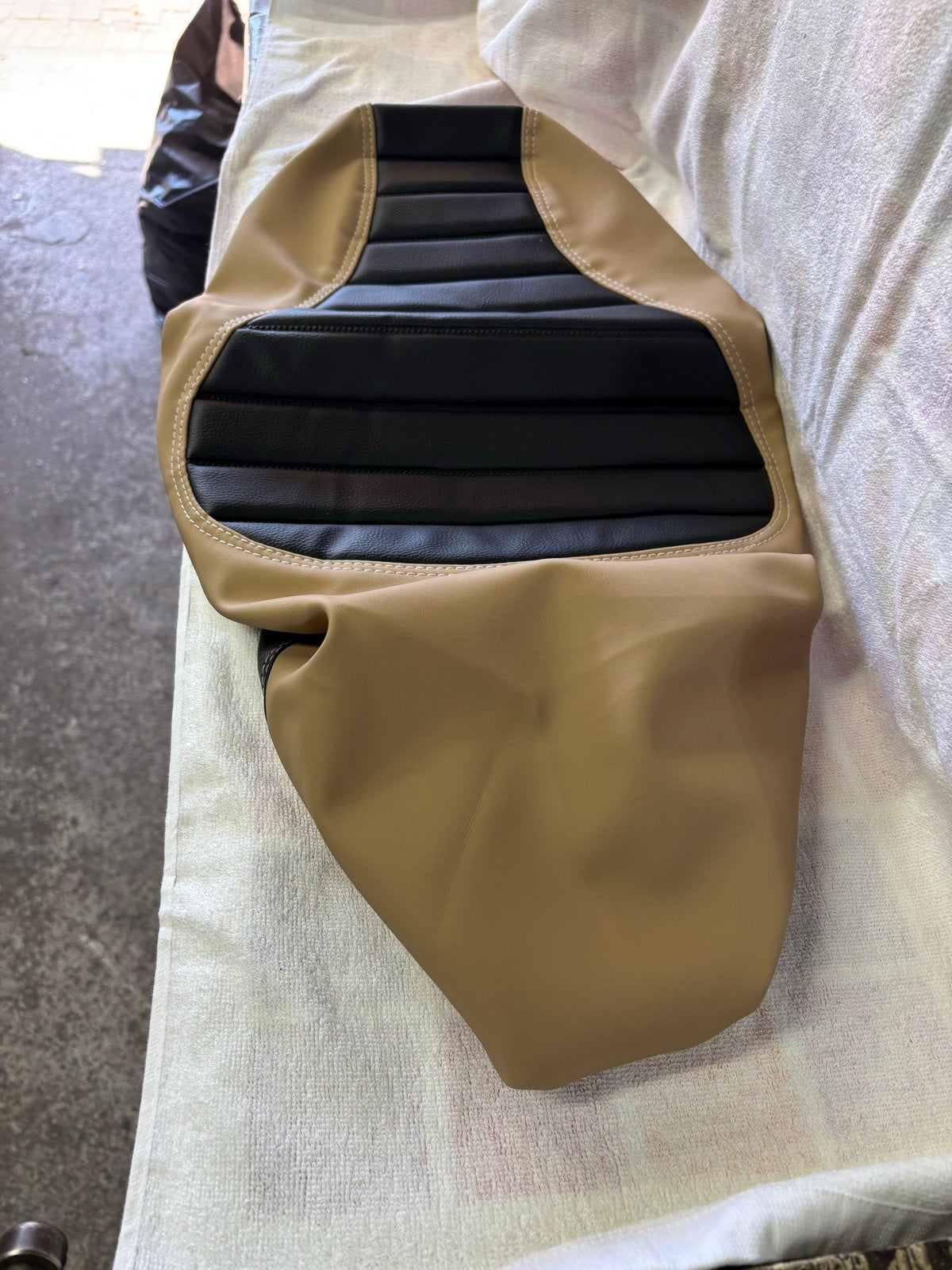 Buddy overtrek voor Vespa Sprint - Zwart/Beige nieuw, Ophalen of Verzenden, Nieuw, Zadel, Vespa