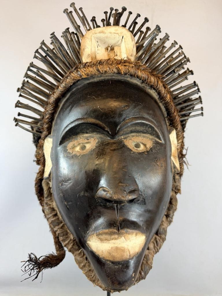 260517 Groot zwart Afrikaans Bakongo masker with glass eyes, Ophalen of Verzenden