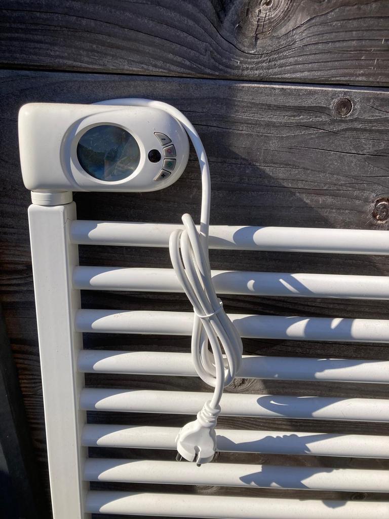 Instamat elektrische badkamer radiator Robina, Doe-het-zelf en Verbouw, Verwarming en Radiatoren, Ophalen, 500 tot 800 watt, Radiator
