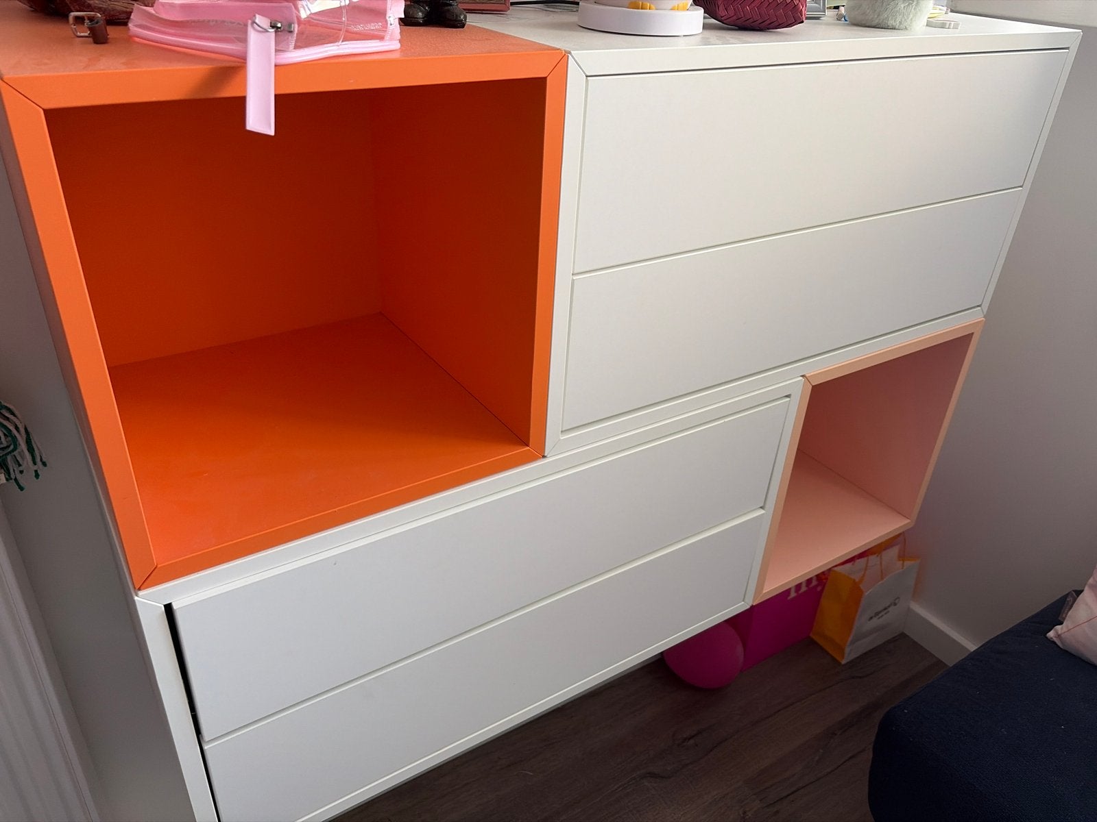 IKEA Eket kast 2x2 vakken met ophangbeugels (oranje/rosé), Ophalen, Overige materialen, 50 tot 100 cm, Zo goed als nieuw