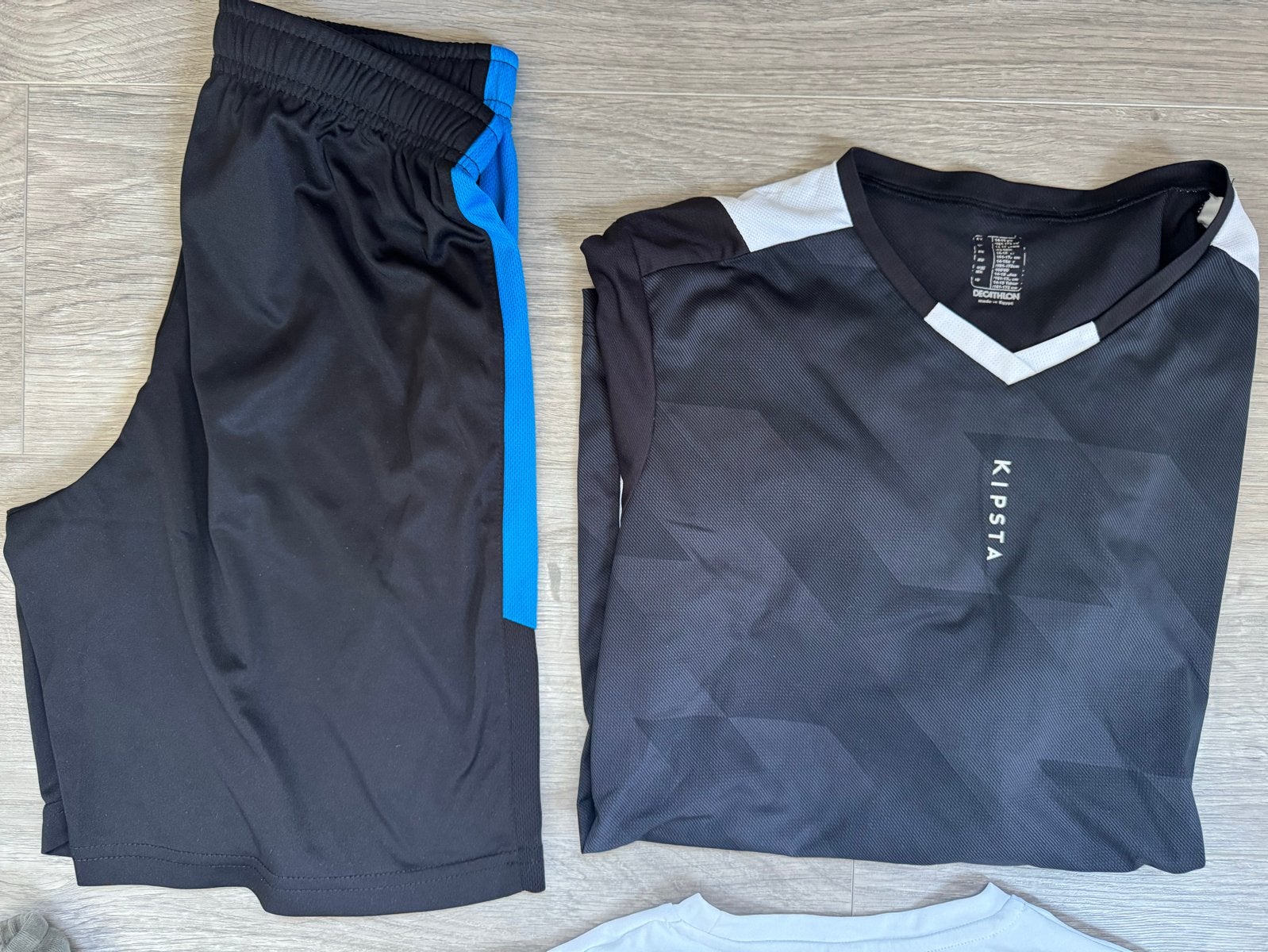 Kipsta sportsetje - shirt Kipstraen broekje maat 164, Kleding | Heren, Maat 48/50 (M), Zwart, Ophalen of Verzenden, Zo goed als nieuw