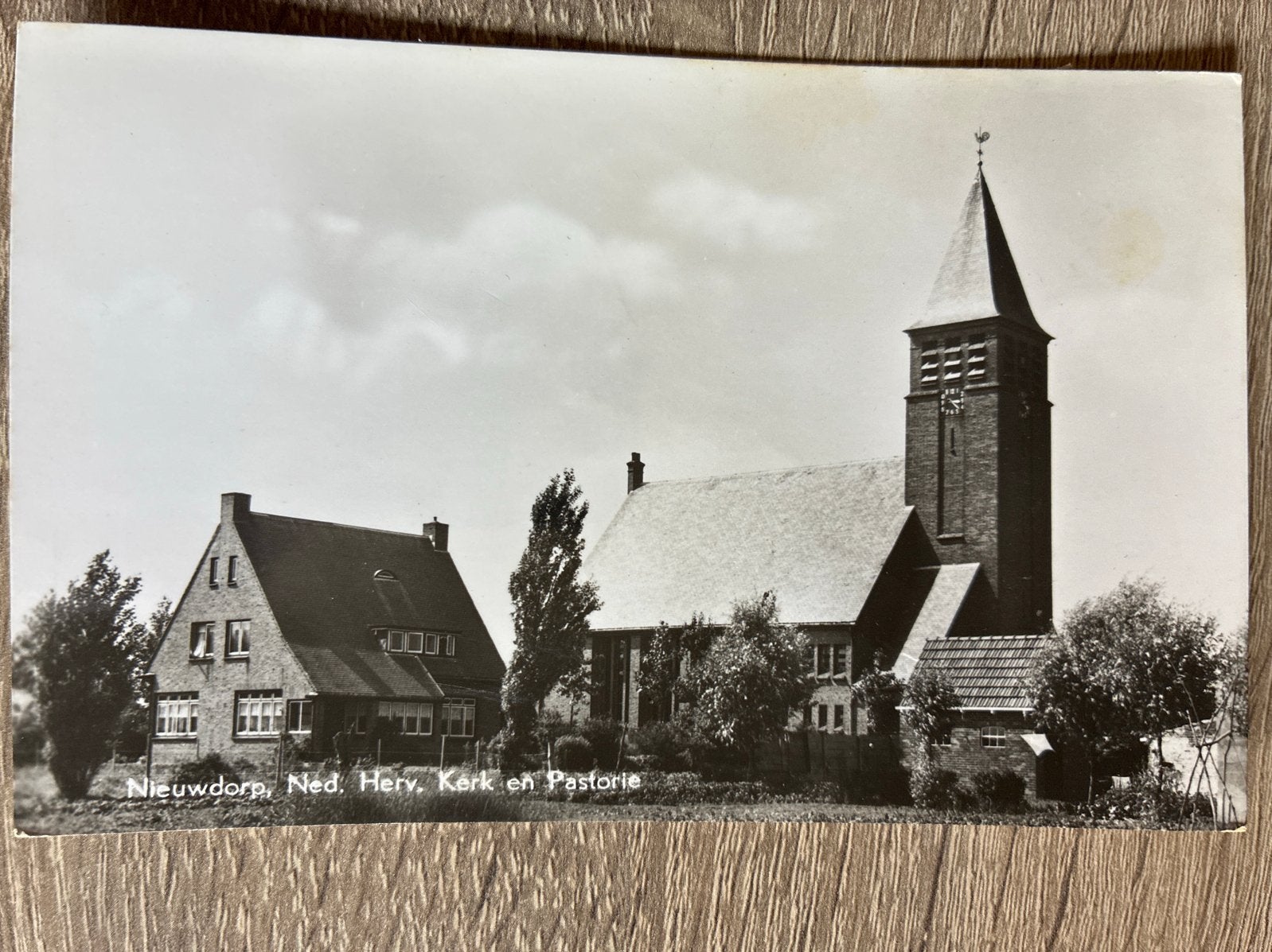 Oude Ansichtkaart Nieuwdorp, Ned. Herv. Kerk en Pastorie, Verzamelen, Ansichtkaarten | Nederland, Gelopen, 1920 tot 1940, Ophalen of Verzenden