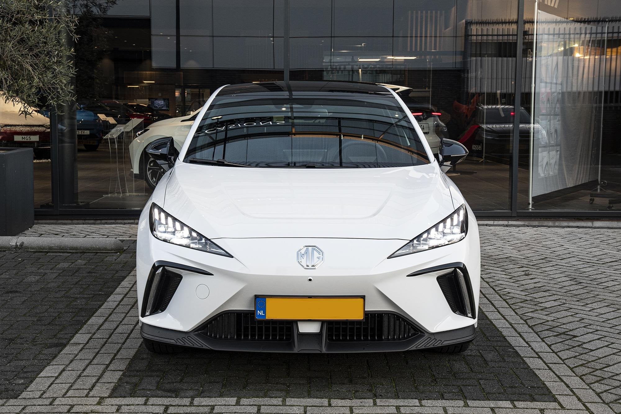 MG 4 Luxury 64 kWh, 12 maanden, Gebruikt, Origineel Nederlands, 500 kg