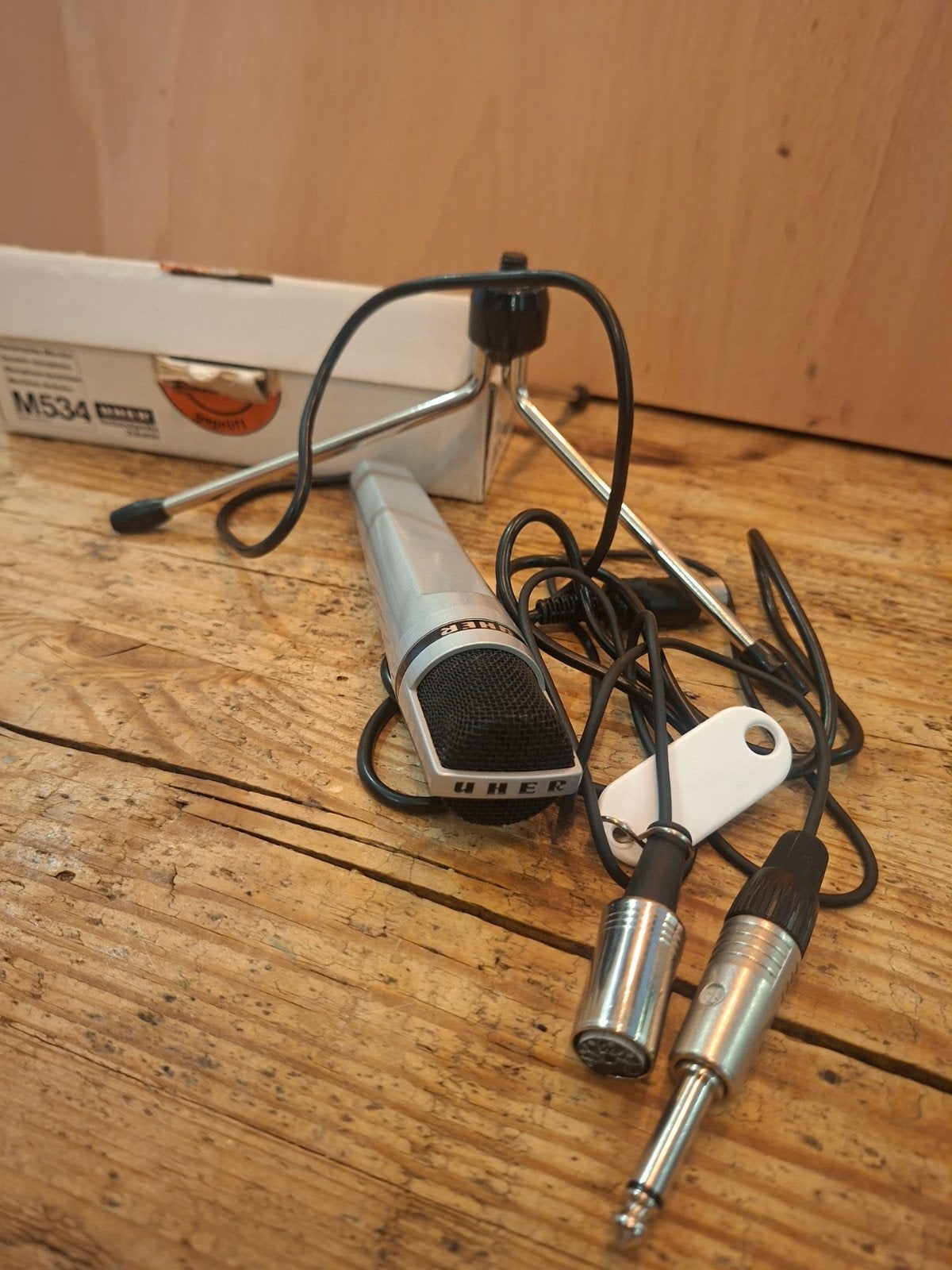 UHER M534 Dynamische Microfoon met Statief en Kabels, Muziek en Instrumenten, Microfoons, Ophalen of Verzenden, Gebruikt, Zangmicrofoon