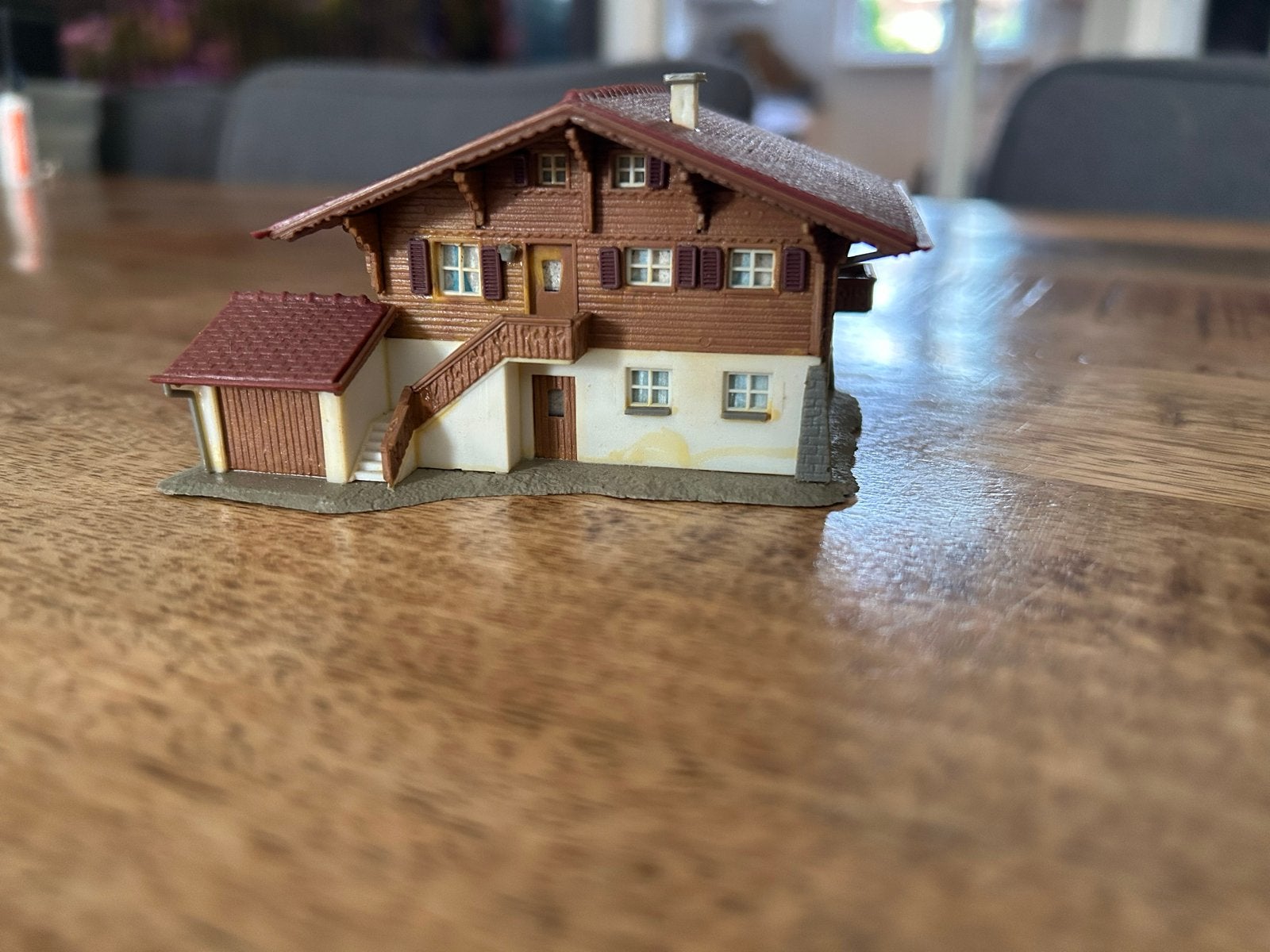 Huis met trap en garage N spoor, Hobby en Vrije tijd, Modeltreinen | N-Spoor, Ophalen of Verzenden, Gebruikt, Brug, Tunnel of Gebouw