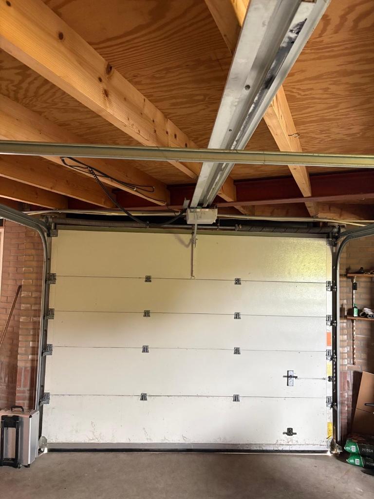Elektrische kanteldeur, Ophalen, Kunststof, Gebruikt, Garagedeur