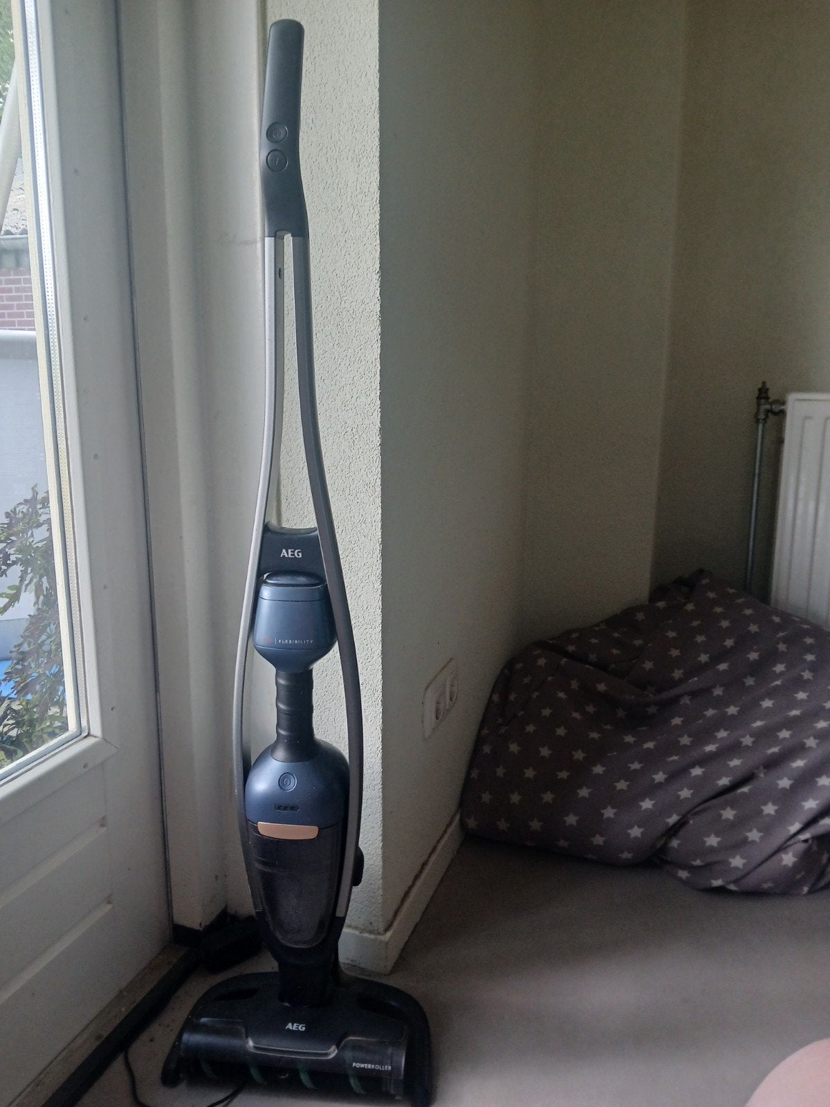 AEG QX9 steelstofzuiger, Witgoed en Apparatuur, Ophalen, Geschikt voor harde vloeren, Zo goed als nieuw, Reservoir
