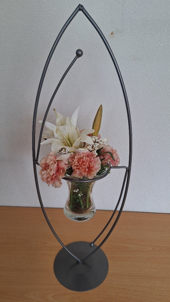 Decoratieve plantenstandaard met glazen vaas en kunstboeket, Ophalen, Zo goed als nieuw, Overige kleuren, Overige materialen