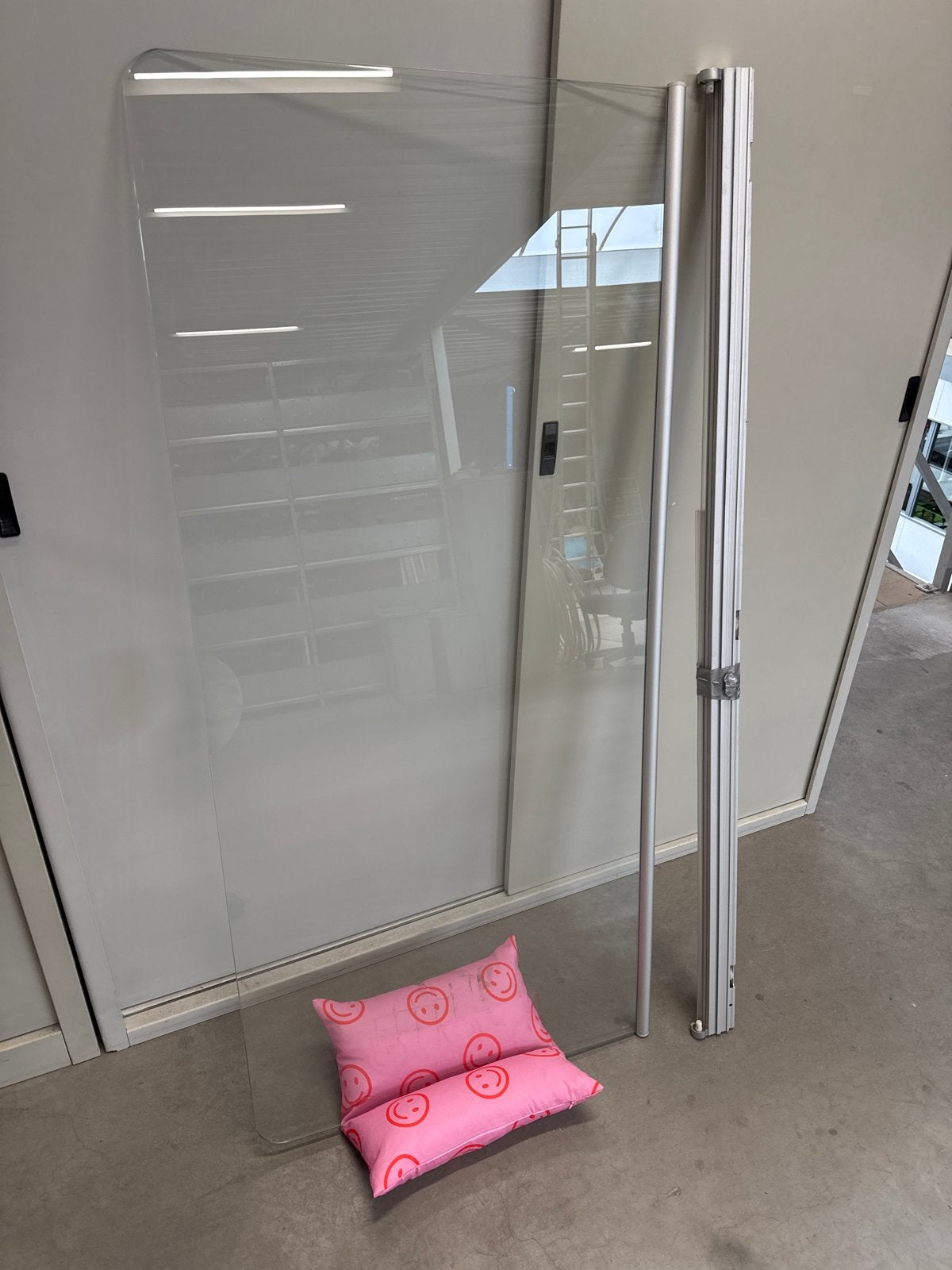 Nieuwe glazen badwand 70x150 cm met aluminium profiel, Ophalen, Nieuw