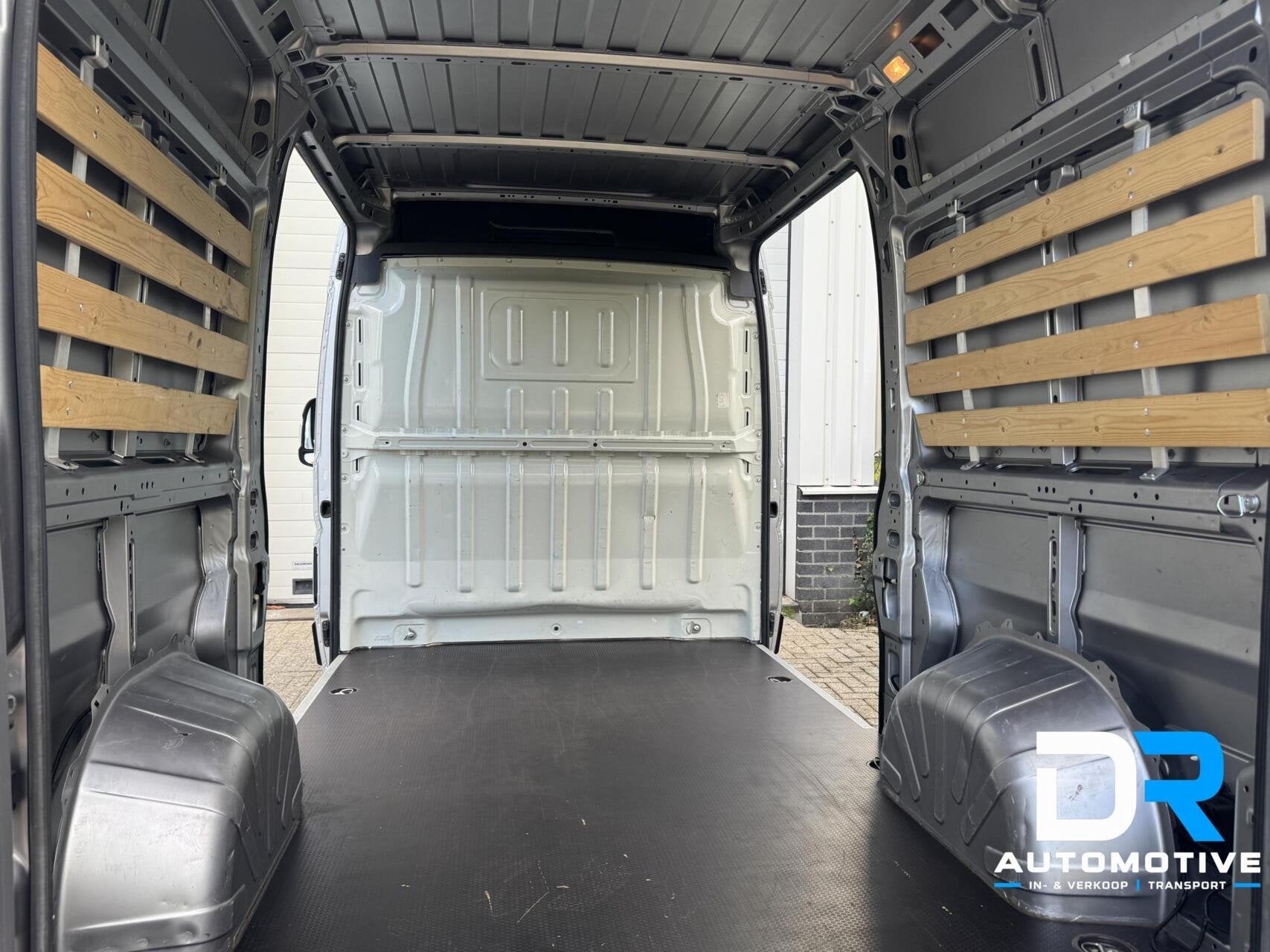 Fiat Ducato bestel 2.2 180PK S&S L2H2 3.5t Heavy AUTOMAAT| R, Auto's, Automaat, Dealer onderhouden, Stof, Gebruikt