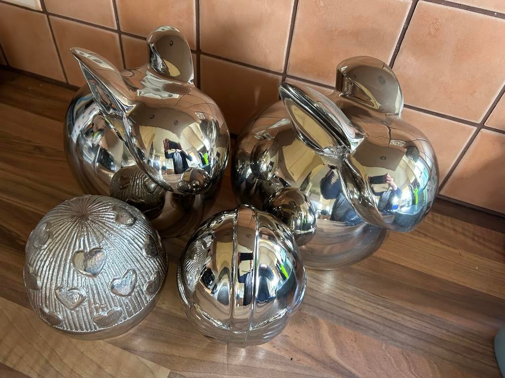 Riviera Maison easter bunny statue en egg hearts ei, Ophalen of Verzenden, Zo goed als nieuw, Zilver, Metaal