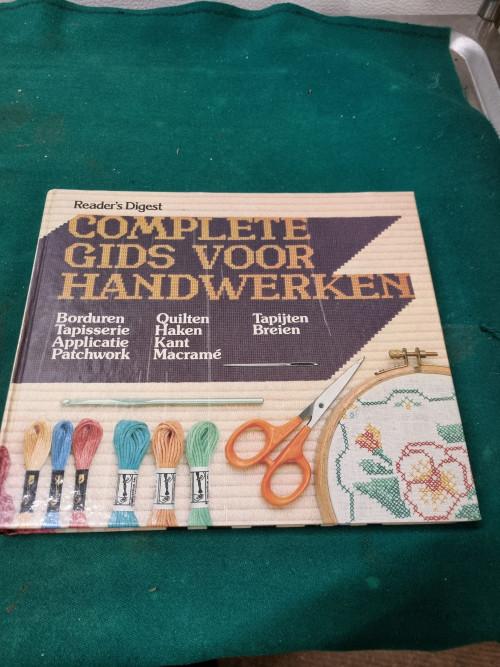 boek complete gids voor handwerken, Ophalen of Verzenden