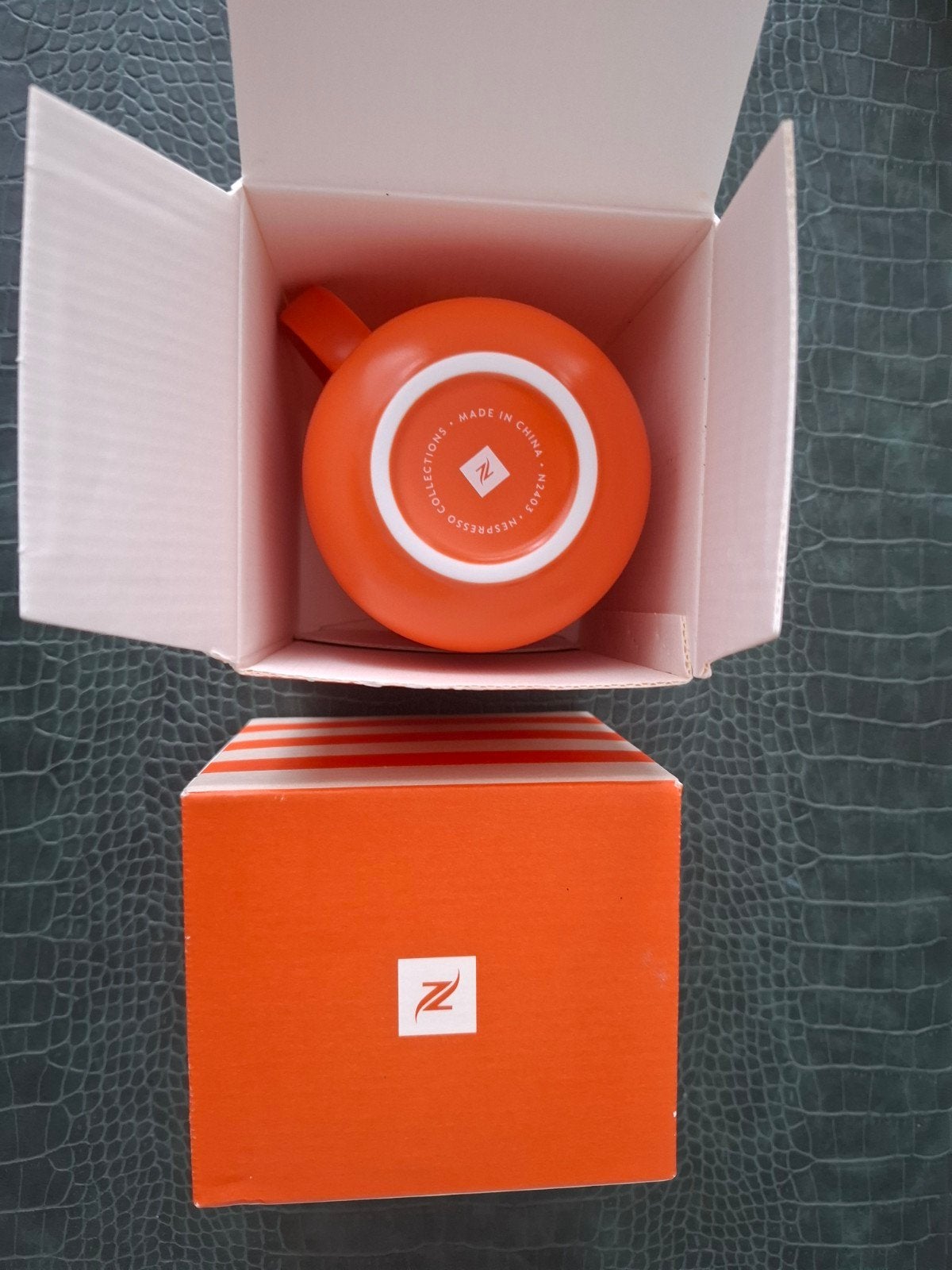 Foto 3 van Nespresso Pantone Mug nieuw