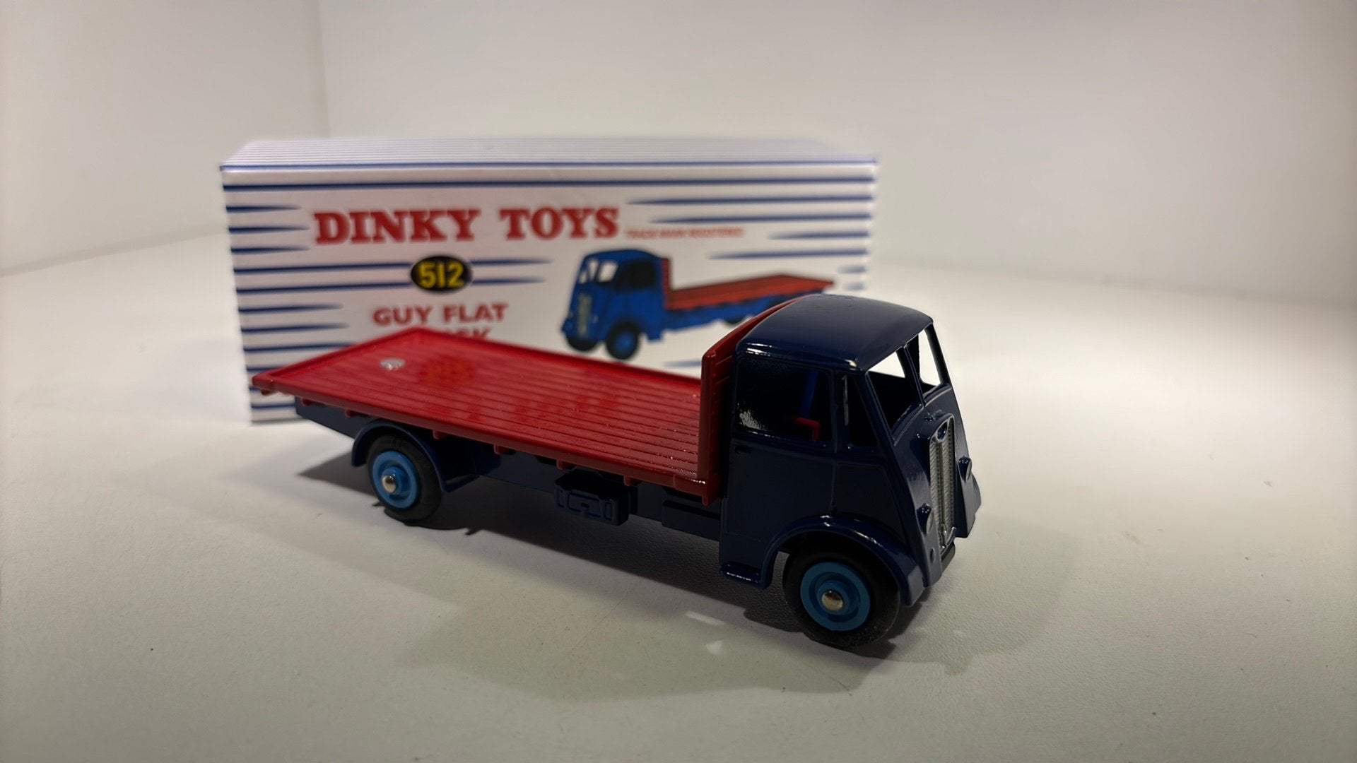 Truck guy flat dinky toys atlas 1.43, Hobby en Vrije tijd, Modelauto's | 1:43, Auto, Dinky Toys, Ophalen of Verzenden, A