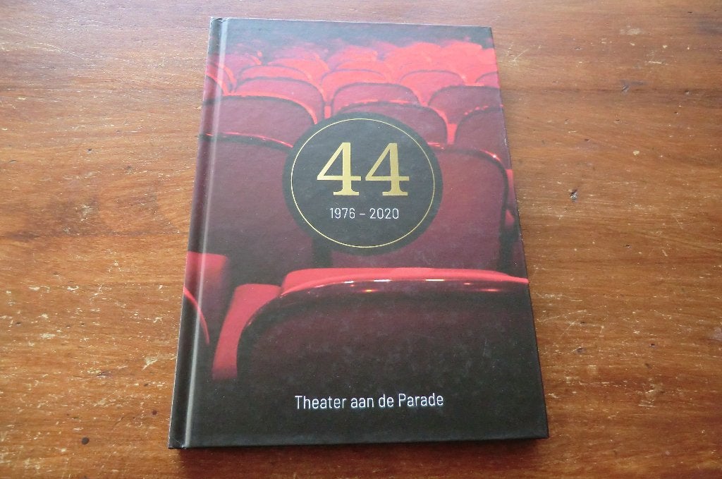 boek - Theater aan de Parade - 44 / 1976-2020 / Den Bosch, Boeken, Geschiedenis | Stad en Regio, Ophalen of Verzenden, 20e eeuw of later