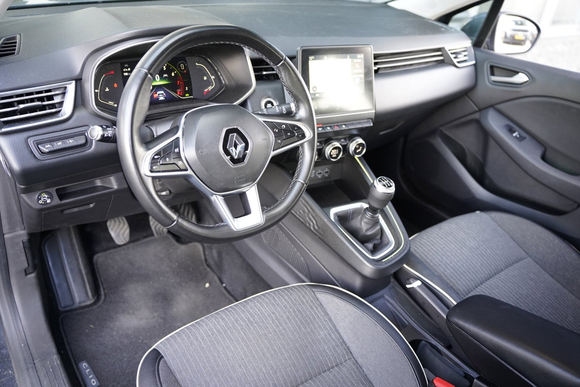 Renault Clio 1.0 TCe Bi-Fuel Intens Navi Trek Cam Apple Pdc, Auto's, Voorwielaandrijving, Dealer onderhouden, 101 pk, Euro 6