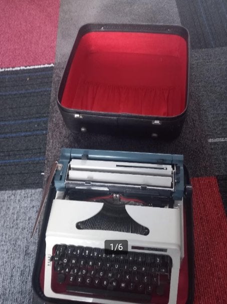 Erika mod. 34 Typemachine met draagtas te koop, Diversen, Typemachines, Gebruikt, Ophalen