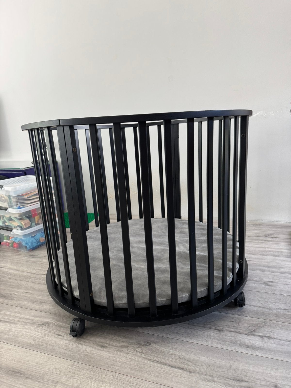 Europe baby zwarte ronde box, Kinderen en Baby's, Boxen, Ophalen, Zo goed als nieuw, Rond