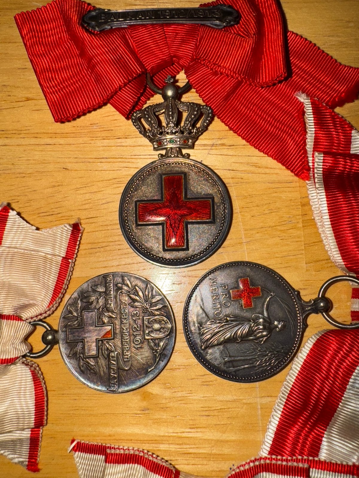 Dames-Groep Nederlandse Rode Kruis medailles Balkanperiode, Ophalen of Verzenden, Overige materialen