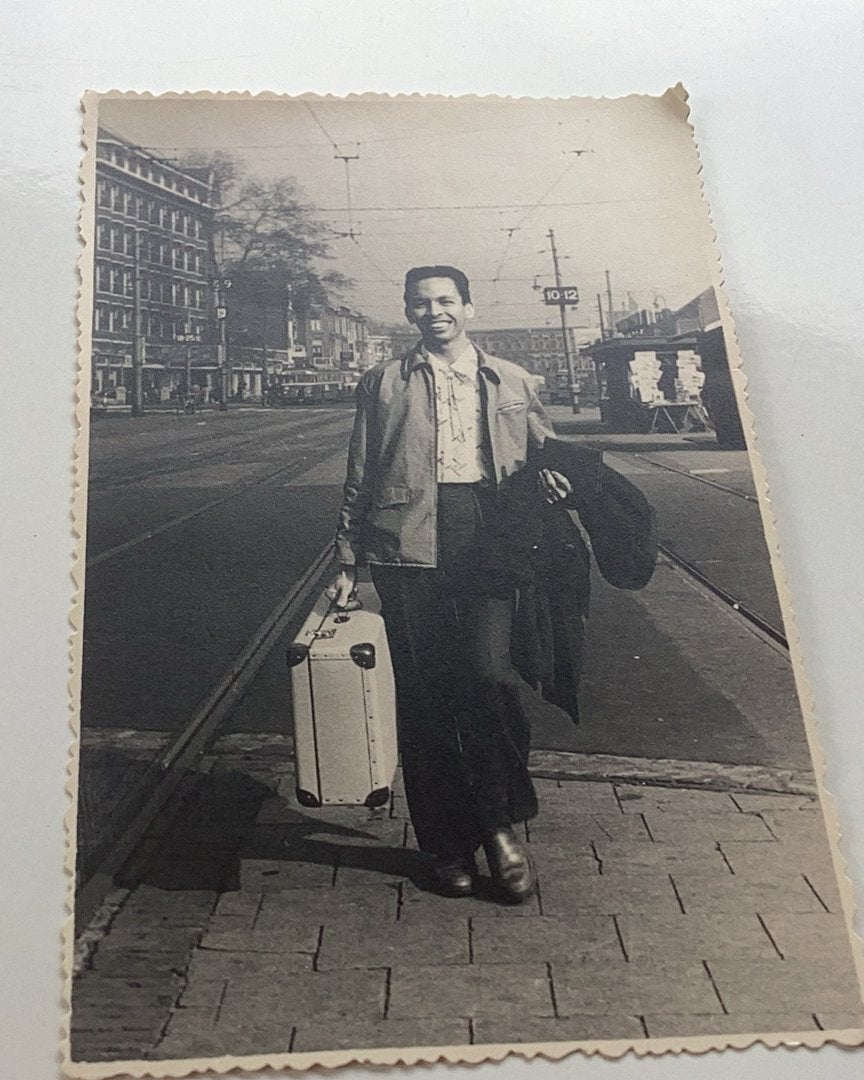 Amsterdam jongen met koffer, Ophalen of Verzenden, Voor 1940, Zo goed als nieuw