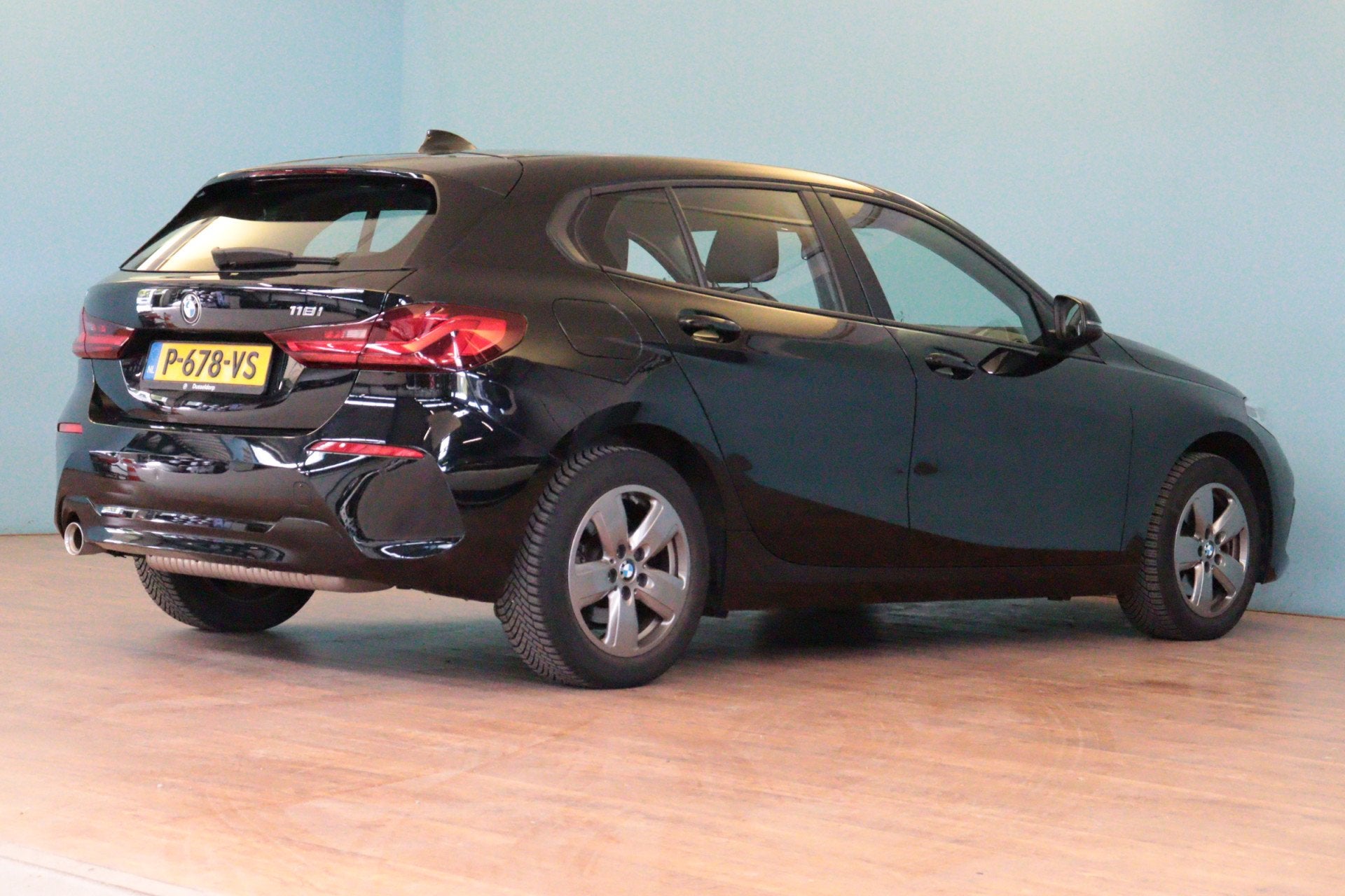 BMW 1-serie 118i Business Edition Automaat | NAVI | CLIMA |, Auto's, 136 pk, Gebruikt, Zwart, Origineel Nederlands