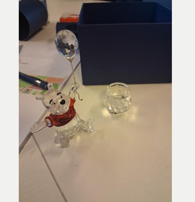 Swarovski Winnie de Poeh met ballon kristal figuur, Ophalen of Verzenden, Zo goed als nieuw, Figuurtje
