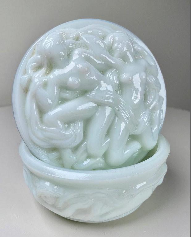 Vintage art deco rond opaline glazen doosje "INGRID", Antiek en Kunst, Antiek | Glas en Kristal, Ophalen of Verzenden