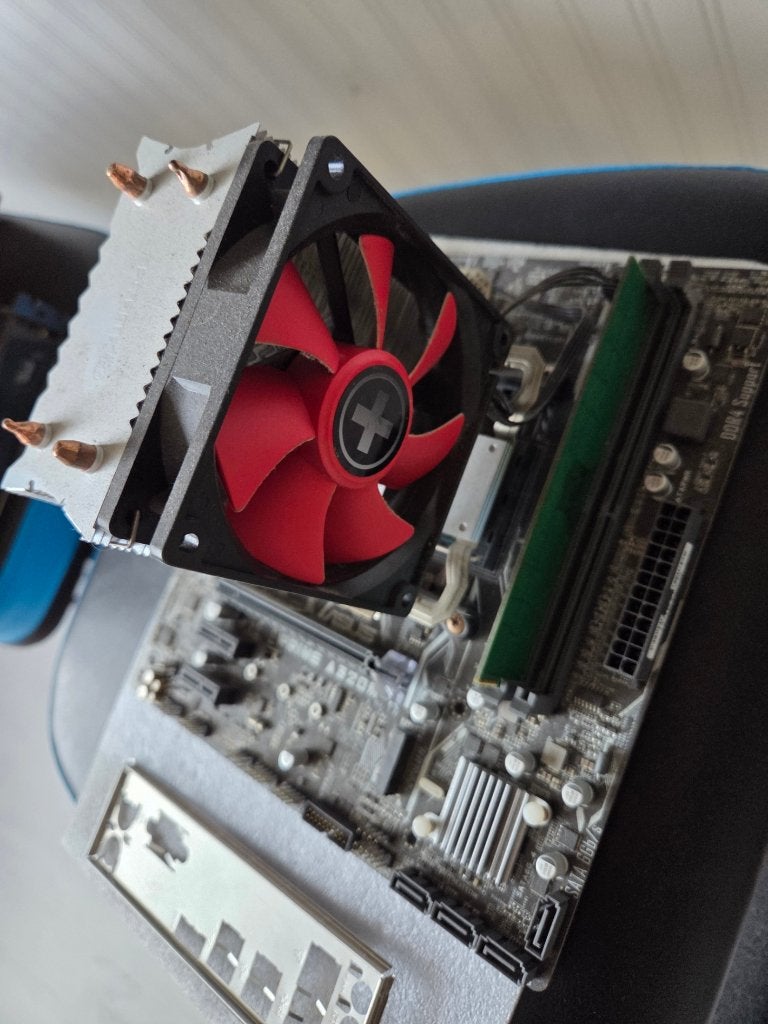 Combo: Ryzen 3 processor + Asus moederbord + 8GB ram, Computers en Software, Ophalen, 4-core, Zo goed als nieuw, 3 tot 4 Ghz