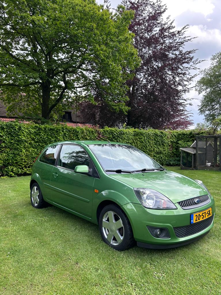Ford Fiësta 1.3 8V 3DR 2006 Groen, Auto's, 1299 cc, 40 €/maand, 4 cilinders, Origineel Nederlands