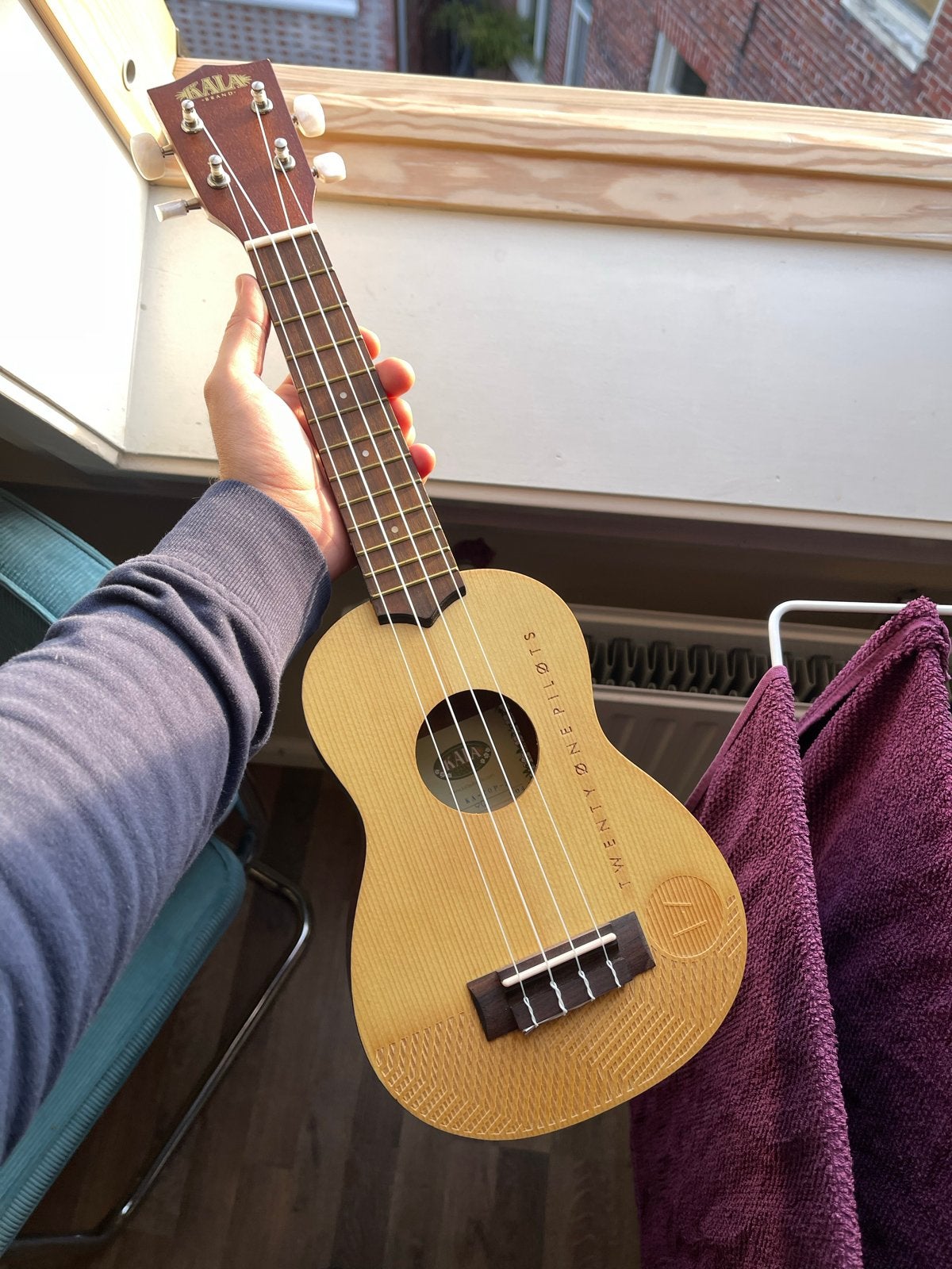 Officiële collectors  Kala x Twenty One Pilots Ukulele, Verzamelen, Ophalen of Verzenden, Zo goed als nieuw, Instrument of Toebehoren