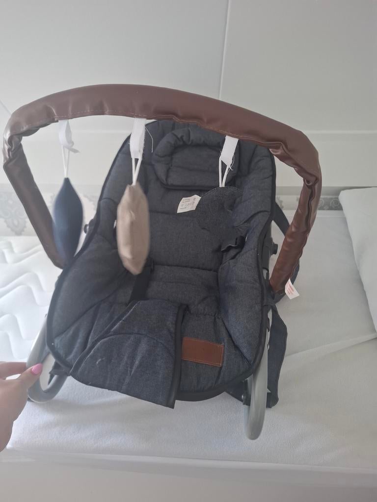 Comfortabele baby stoel met speelboog, Ophalen, Gebruikt, Overige typen, Gordel(s)