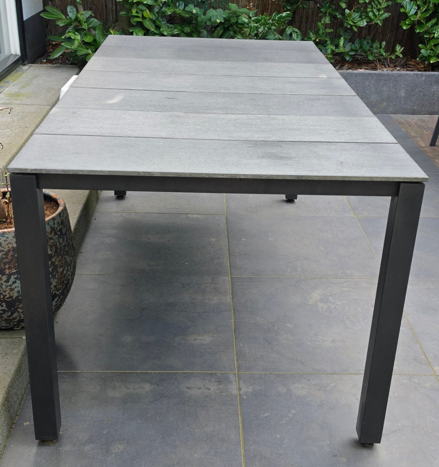Moderne tuintafel met metalen frame en composiet blad, Ophalen, Gebruikt, Rechthoekig, Metaal