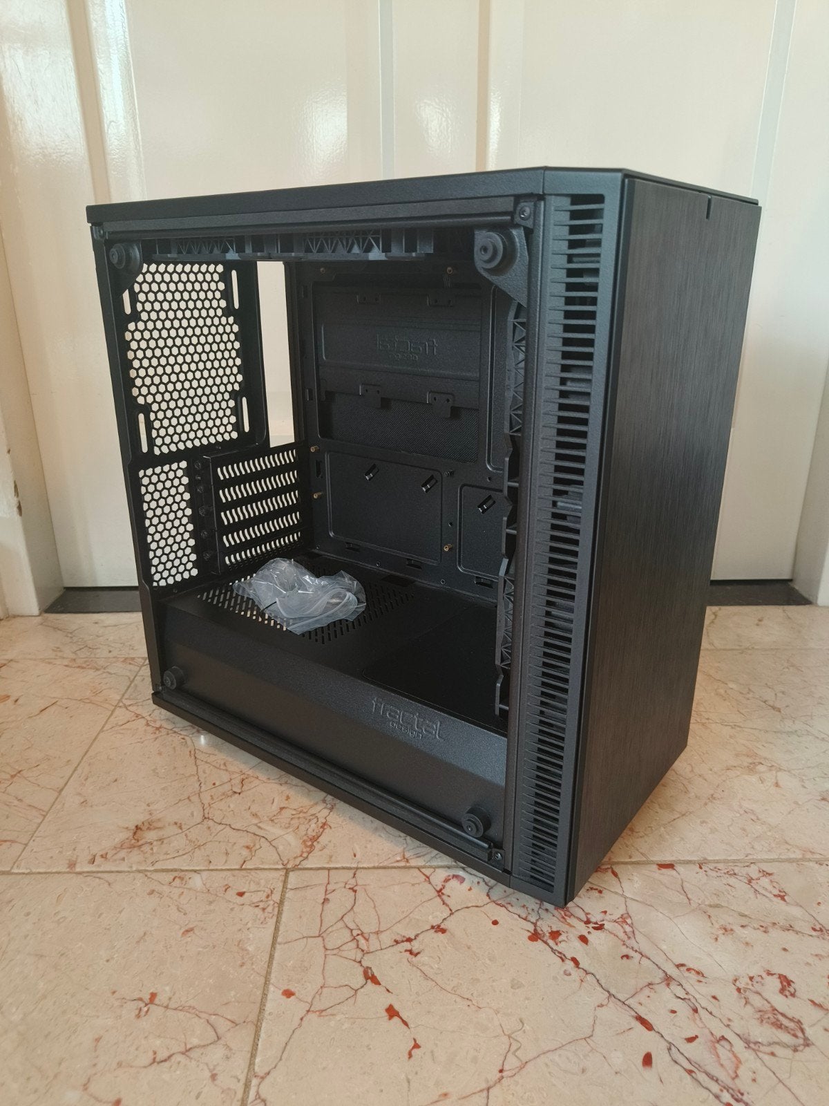 Fractal design define c tg 4 fans, Computers en Software, Computerbehuizingen, Zo goed als nieuw, Ophalen