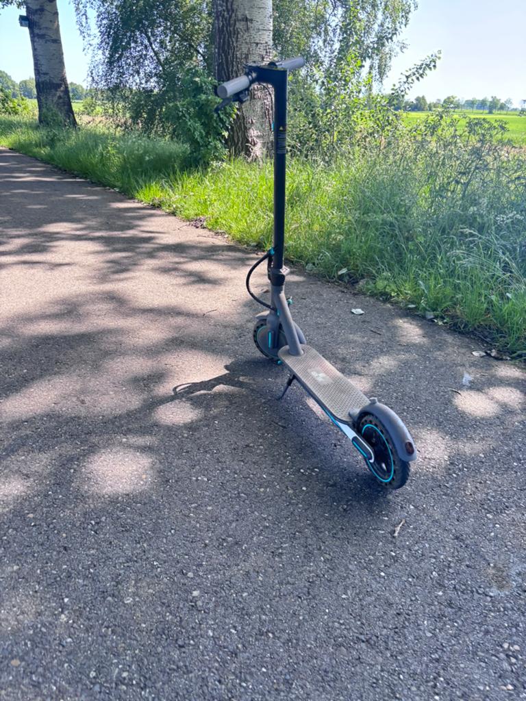 Elektrische step, Fietsen en Brommers, Steps, Ophalen of Verzenden, Zo goed als nieuw, Elektrische step (E-scooter)