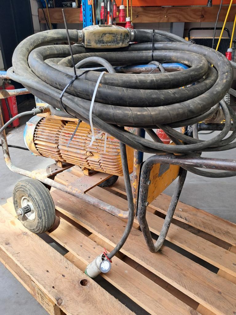 Betontrilnaald met omvormer  400v, Ophalen