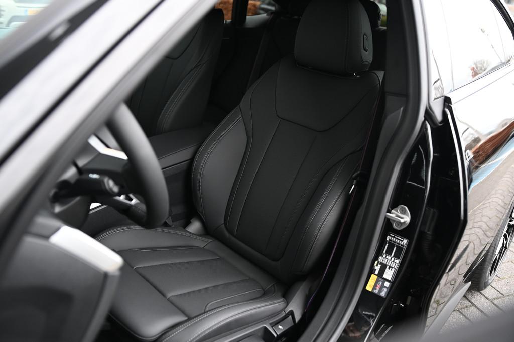 BMW i4 eDrive35 Gran Coupé M Sport / Achteruitrijcamera / A, Auto's, BMW, Achterwielaandrijving, Zwart, Zwart, Leder