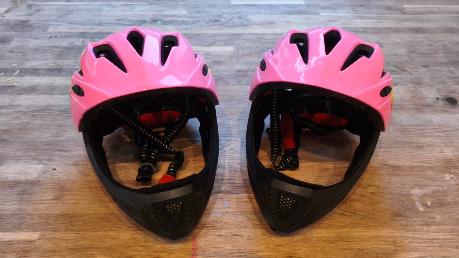2x nieuwe kinder fietshelm roze – nooit gebruikt – bieden, Ophalen of Verzenden, Nieuw, Meisje