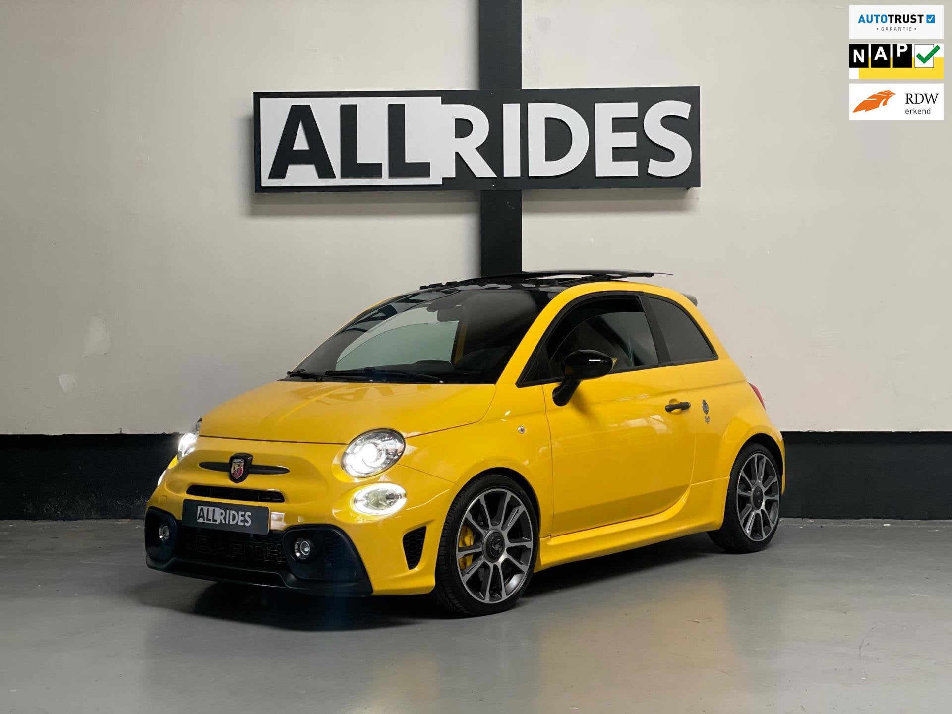 Fiat 500 1.4 T-Jet Abarth Competizione 70th Anniversary | ku, Voorwielaandrijving, Dealer onderhouden, 4 cilinders, 4 stoelen
