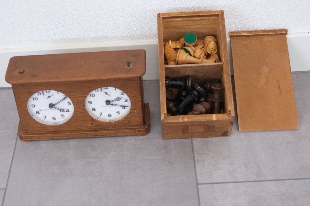 schaakklok, Ophalen