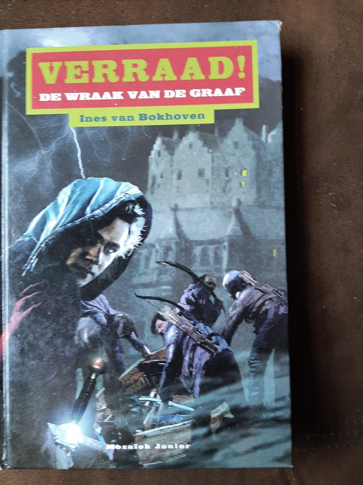 VERRAAD! De wraak van de graaf - Ines van Bokhoven, Ophalen of Verzenden, Gelezen, Ines van Bokhoven, Fictie